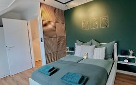 Stilvoll-Modern-Neu